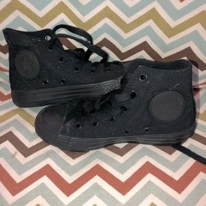 EUC kids blackout converse size 12